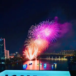 Wink Icon Riverside - Luxury - 24hrs & Rooftop Pool Bar 호텔